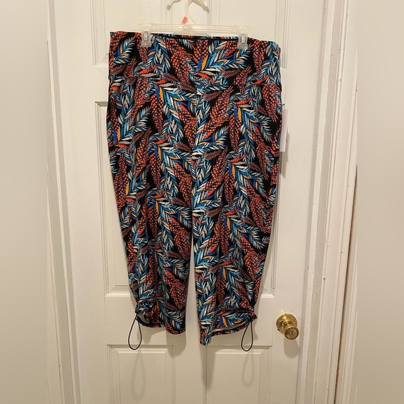 intro. Pants - Colorful Leaf Print capri legging